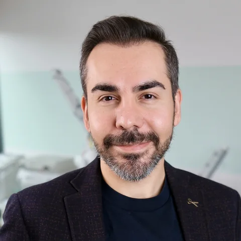 Uzm. Dr. Siyamek Saleki